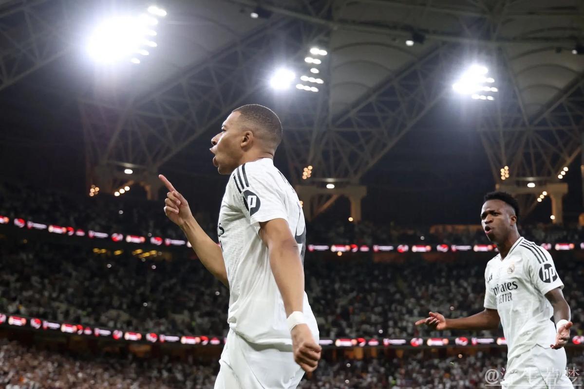 1-1！姆巴佩神勇难掩遗憾，熊皇点射救主，皇马遭巴萨反超